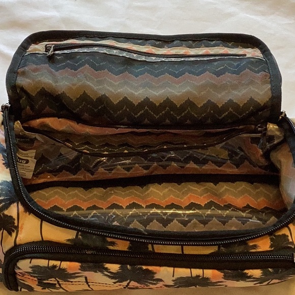 LUG Tropical Palm Tree Print Travel Bag - Picture 5 of 10